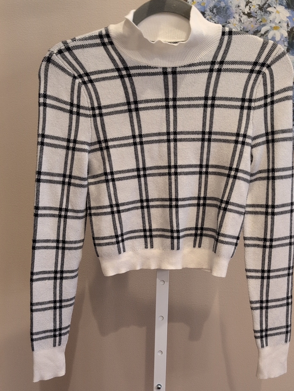 Abercrombie & Fitch White and Black Plaid Mock Neck Sweater